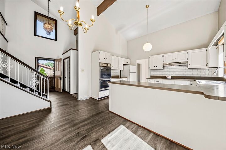 Property Photo: 1077 Brainard Road OH 44143