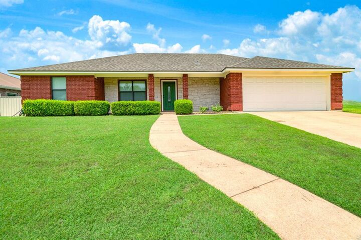 Property Photo:  140 SE 49th Street  TX 75462 