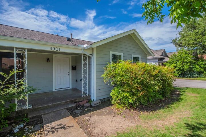 Property Photo: 4901 Curzon Avenue 105 TX 76107