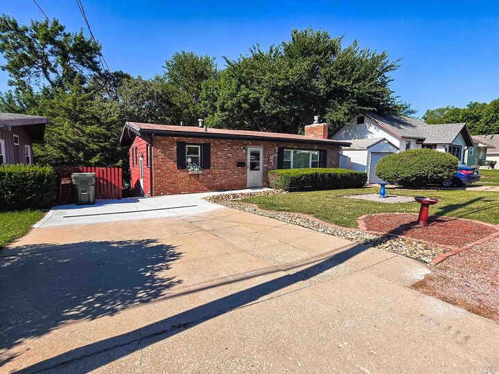 Property Photo:  3932 W 4th St  IA 51103 