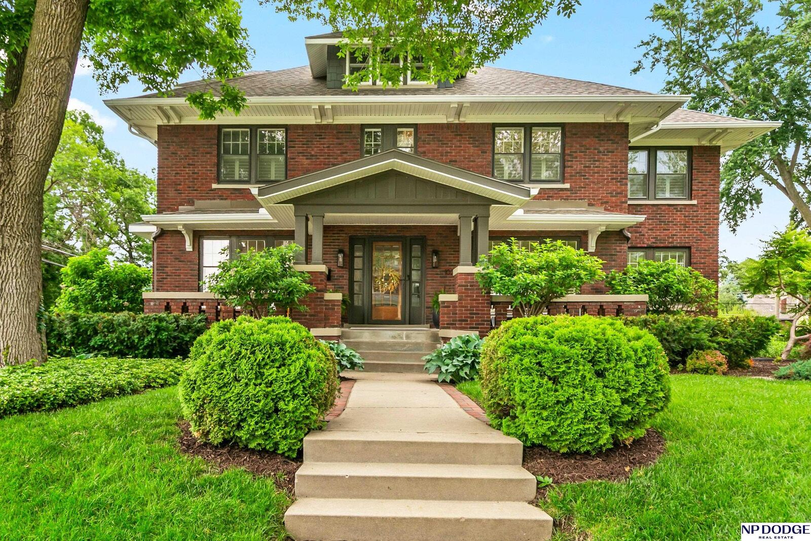Property Photo:  1023 Mercer Boulevard  NE 68131 
