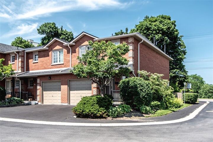 Property Photo:  