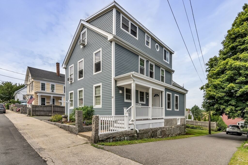 Property Photo:  4 Pleasant Street 2  MA 01966 
