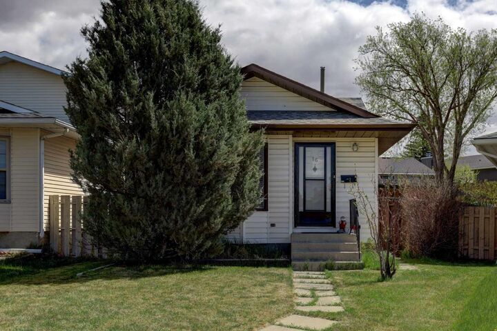 Property Photo: 16 Martingrove Mews NE AB T3J 2S9