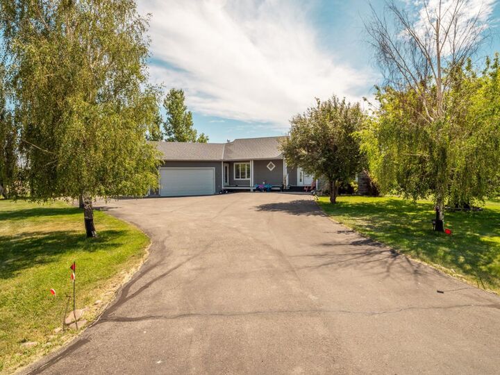 Property Photo:  219 Falcon Ridge Way W  AB T1J 5R8 