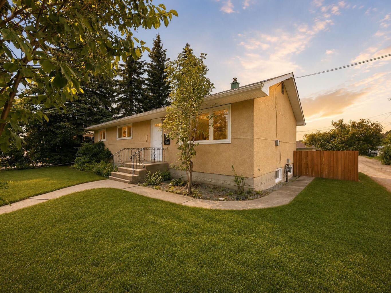 Property Photo: 3606 55 Avenue AB T4N 4N2