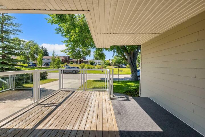 Property Photo: 3324 Morley Crescent NW AB T2M 4K9