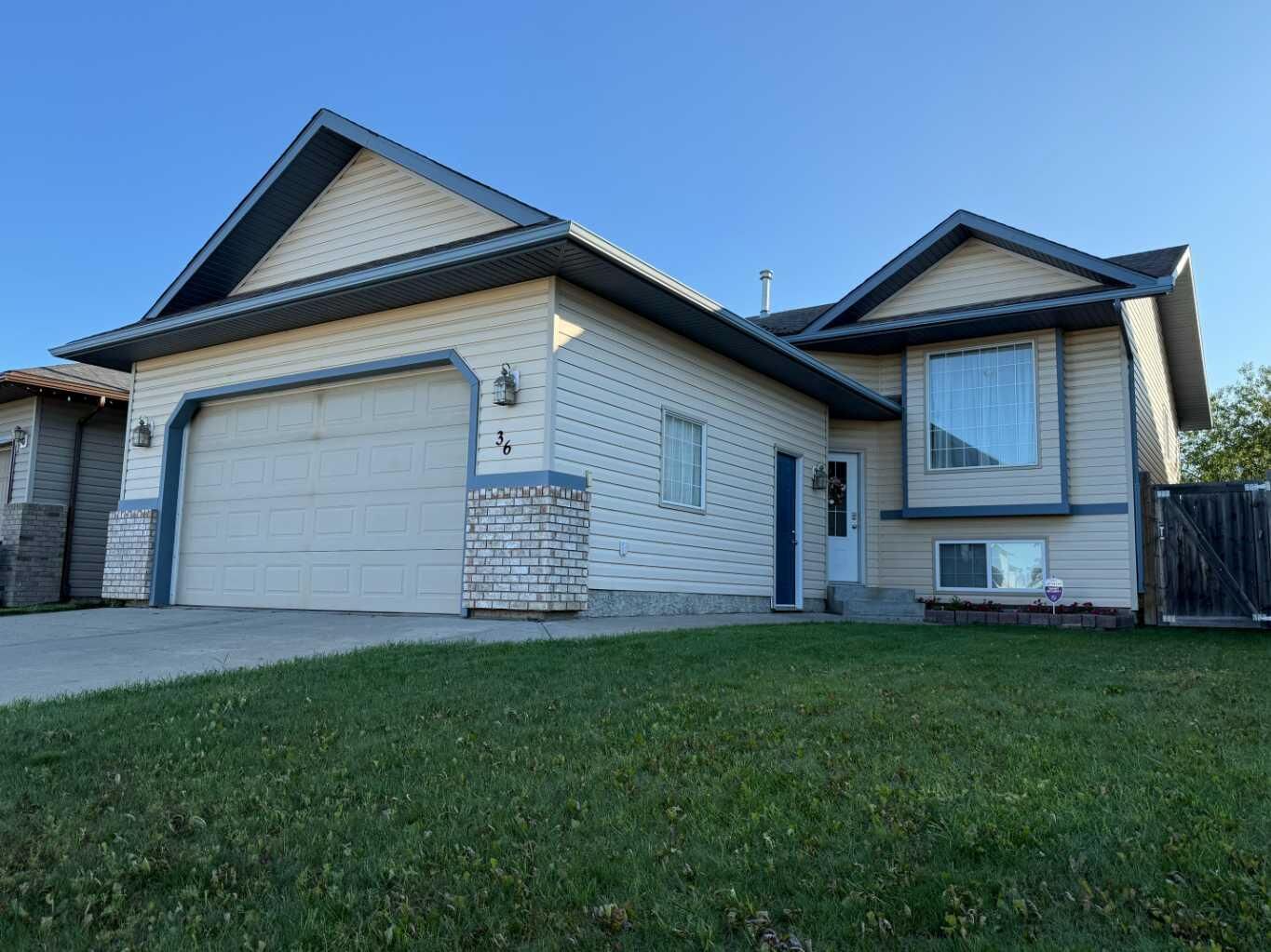 Property Photo: 36 Pinnacle Way AB T8W 2X6