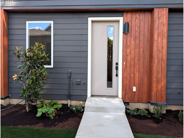 Property Photo:  5122 SE 66th Ave  OR 97206 