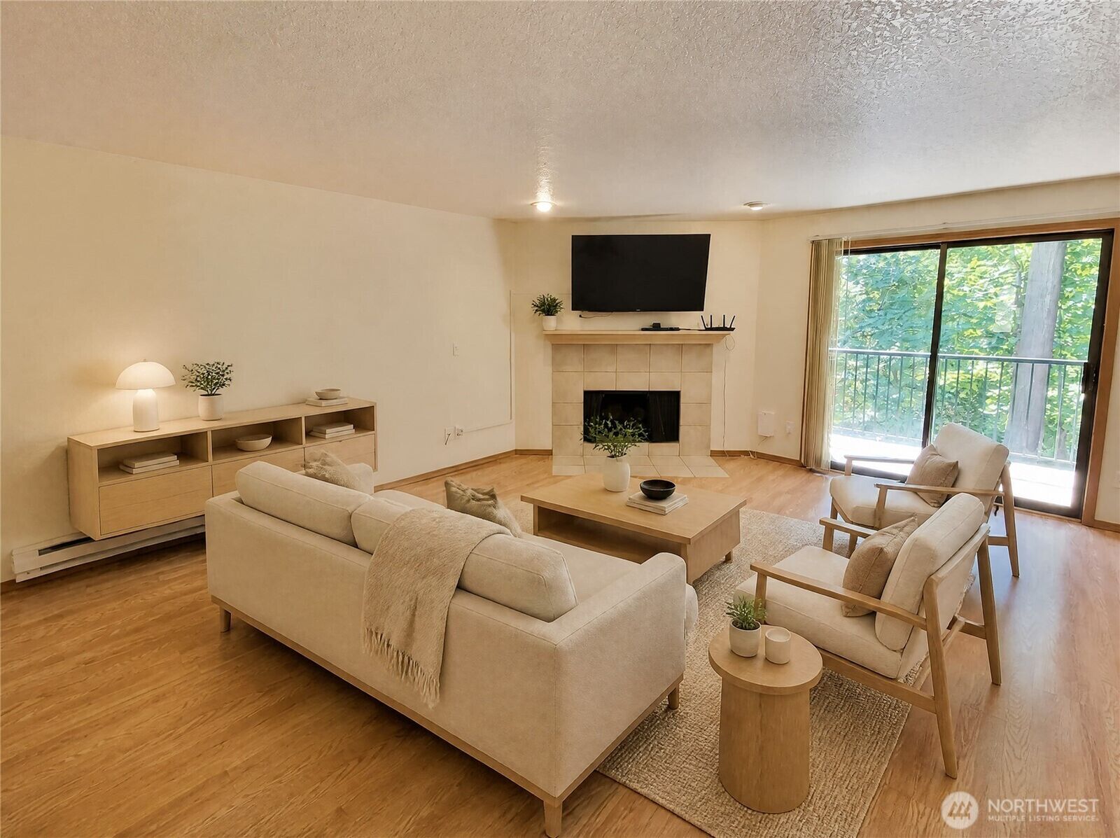 Property Photo: 15416 40th Avenue W 42 WA 98087
