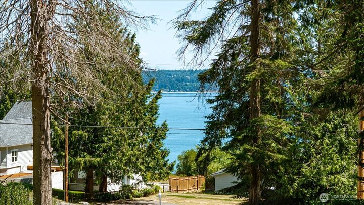 Property Photo:  2458  North Bluff Rd  WA 98253 