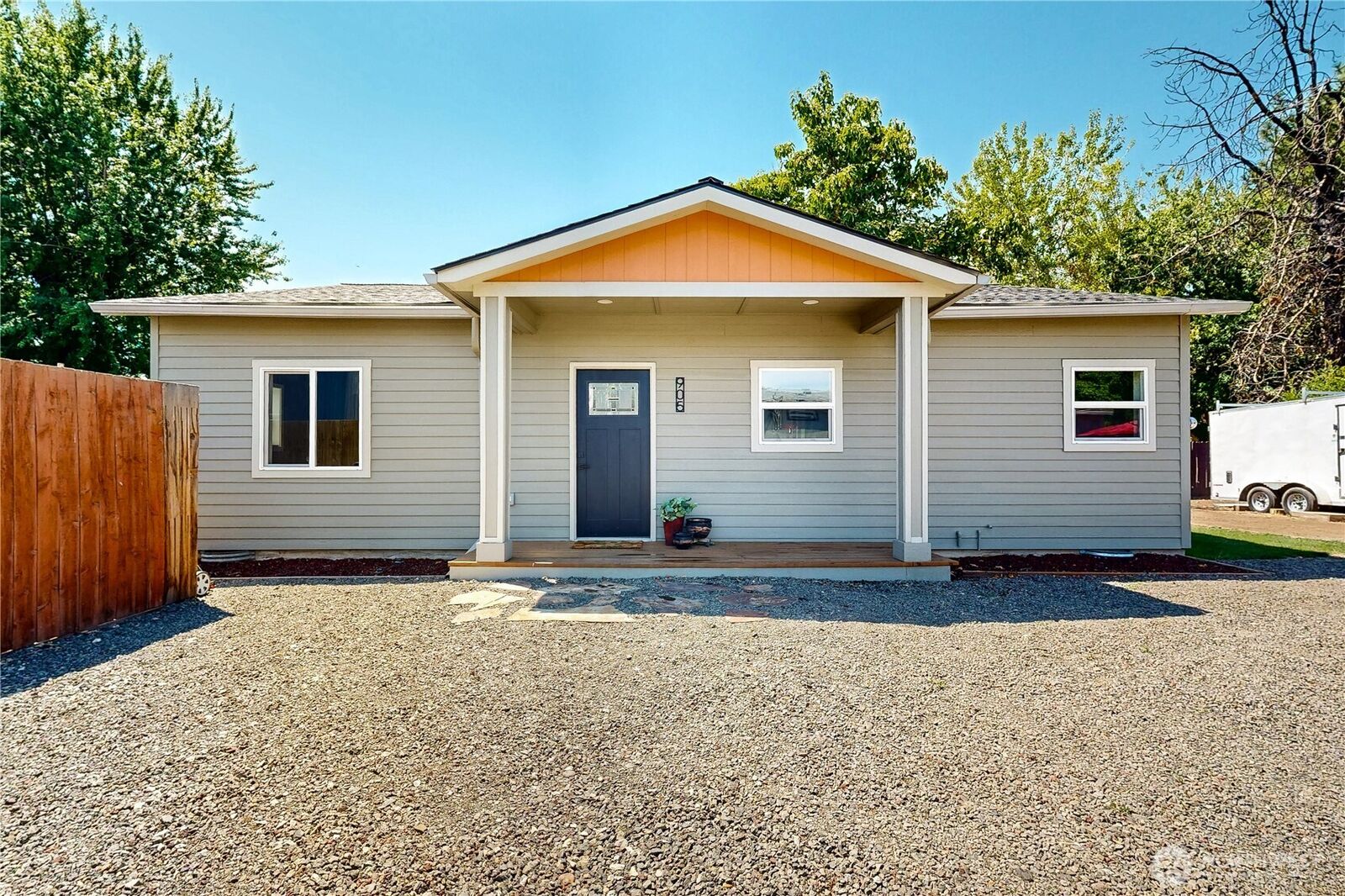 Property Photo:  905  Cowl Street  OR 97862 