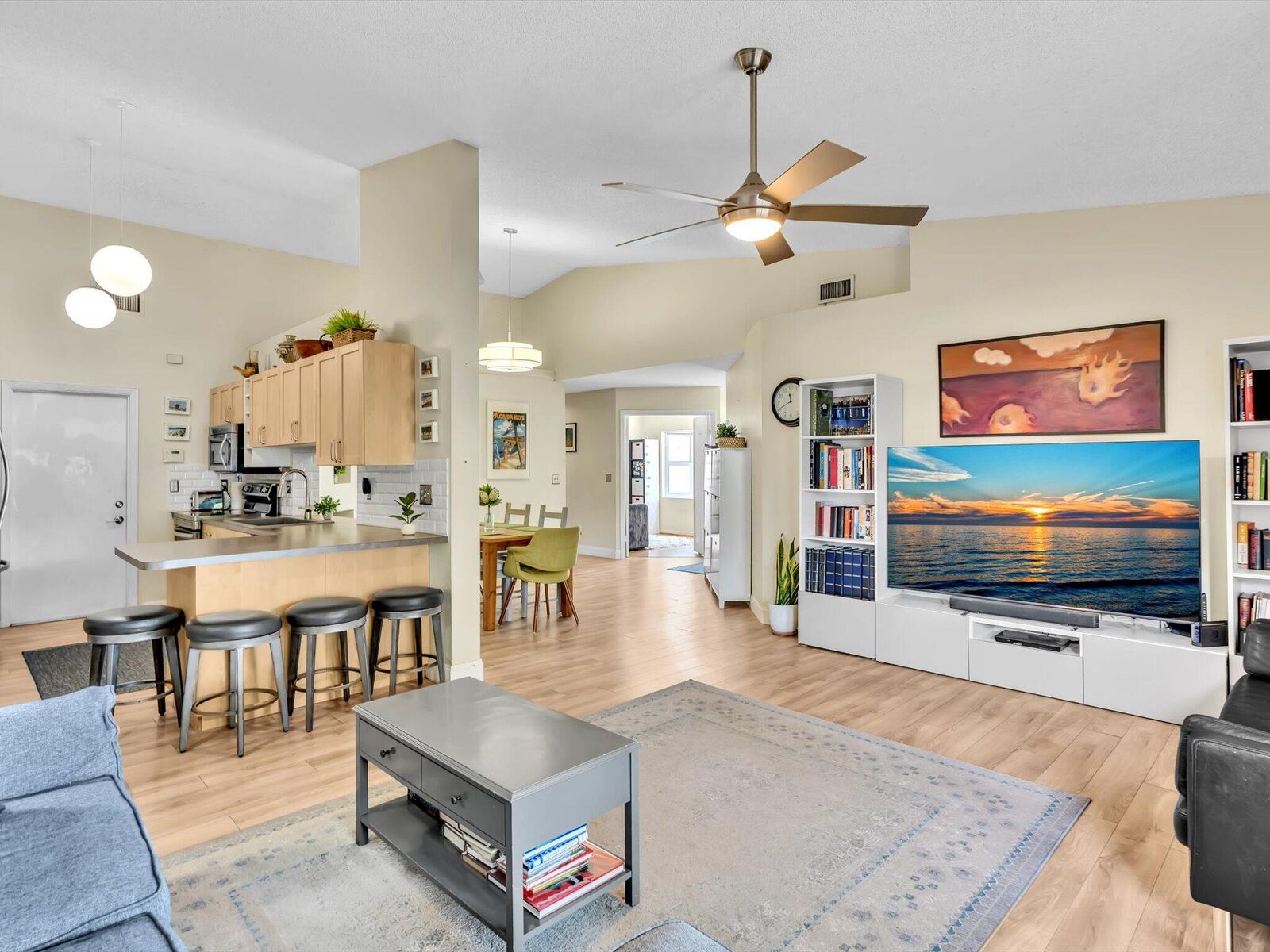 Property Photo:  8 Hawthorne Lane  FL 33426 