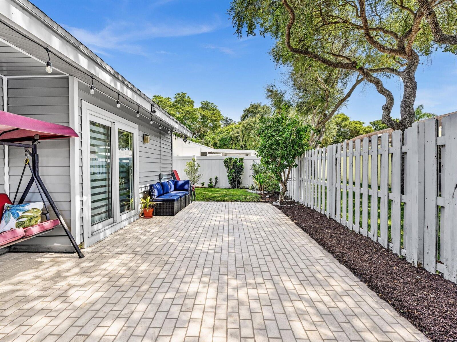 Property Photo:  8 Hawthorne Lane  FL 33426 