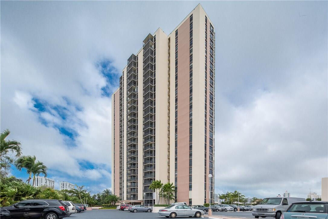 Property Photo: 20379 W Country Club Drive 638 FL 33180