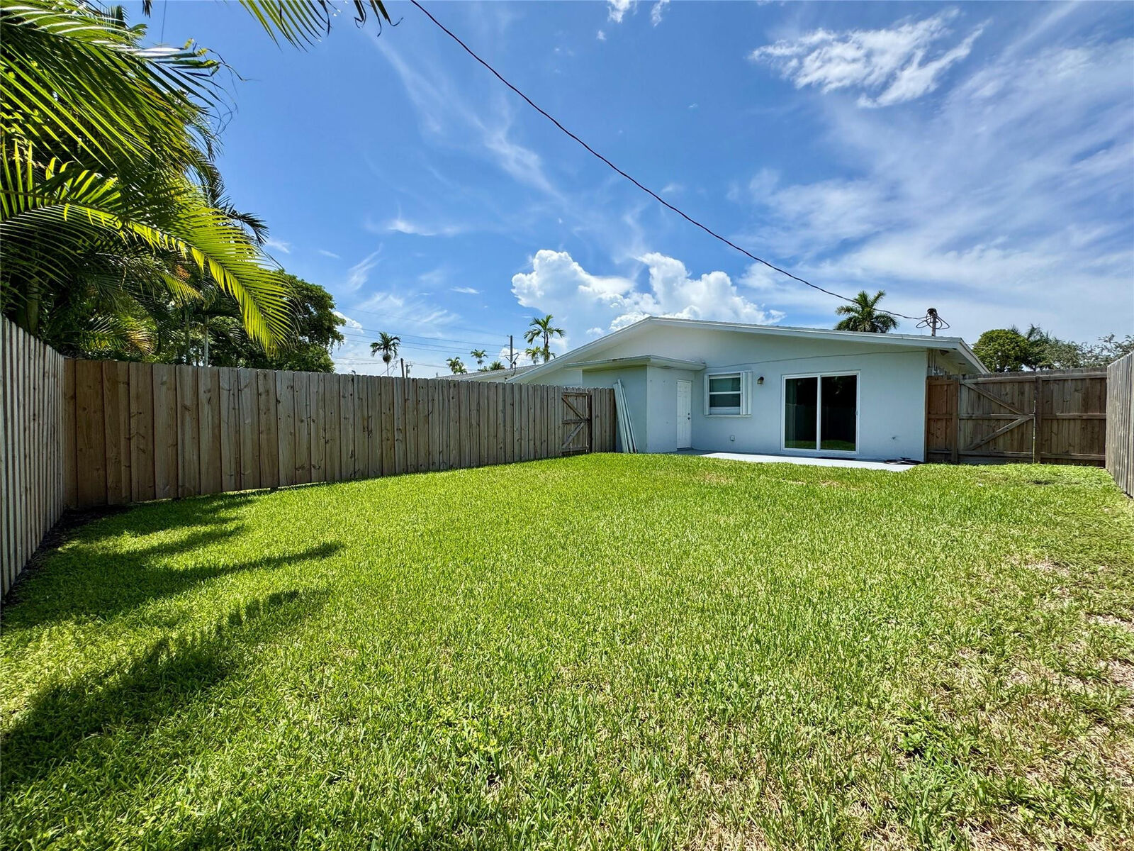Property Photo:  838 SW 14th Street  FL 33315 