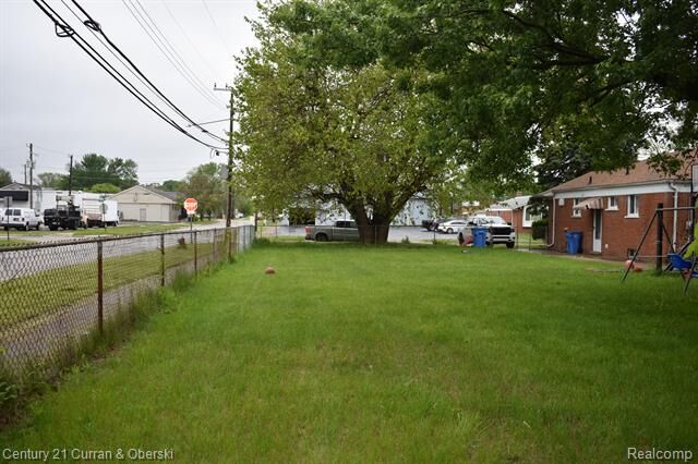 Property Photo: 5910 N Waverly Street MI 48127