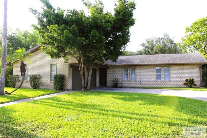 Property Photo:  1209 E Williamson Ave  TX 78550 