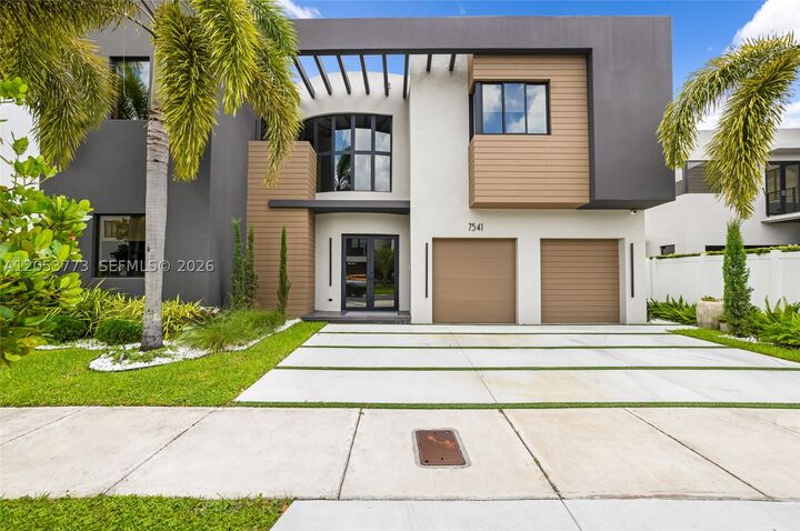 Property Photo: 7541 NW 100th Ave FL 33178