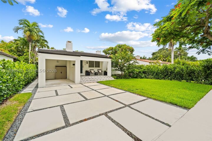Property Photo: 829 Granada Groves Ct FL 33134