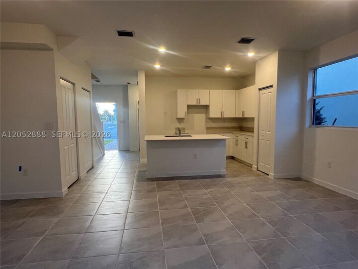 Property Photo: 106 SE 11th Ct 106 FL 33034