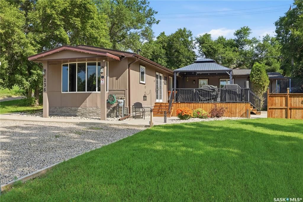 Property Photo: 236 Osborne Avenue SK S0G 4C0
