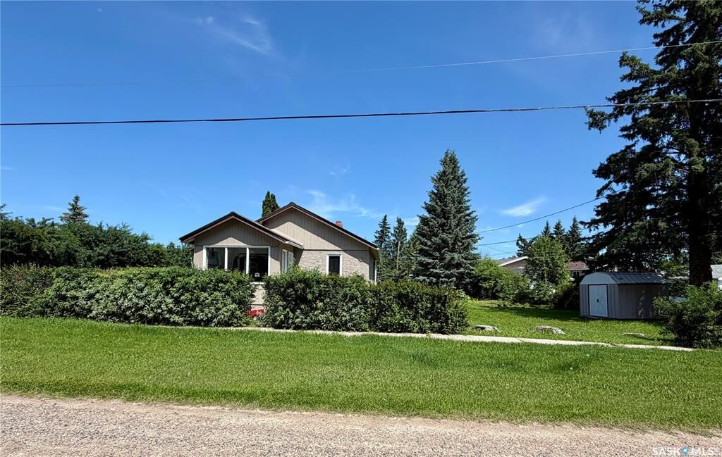 Property Photo:  402 4th Street  SK S0M 1W0 