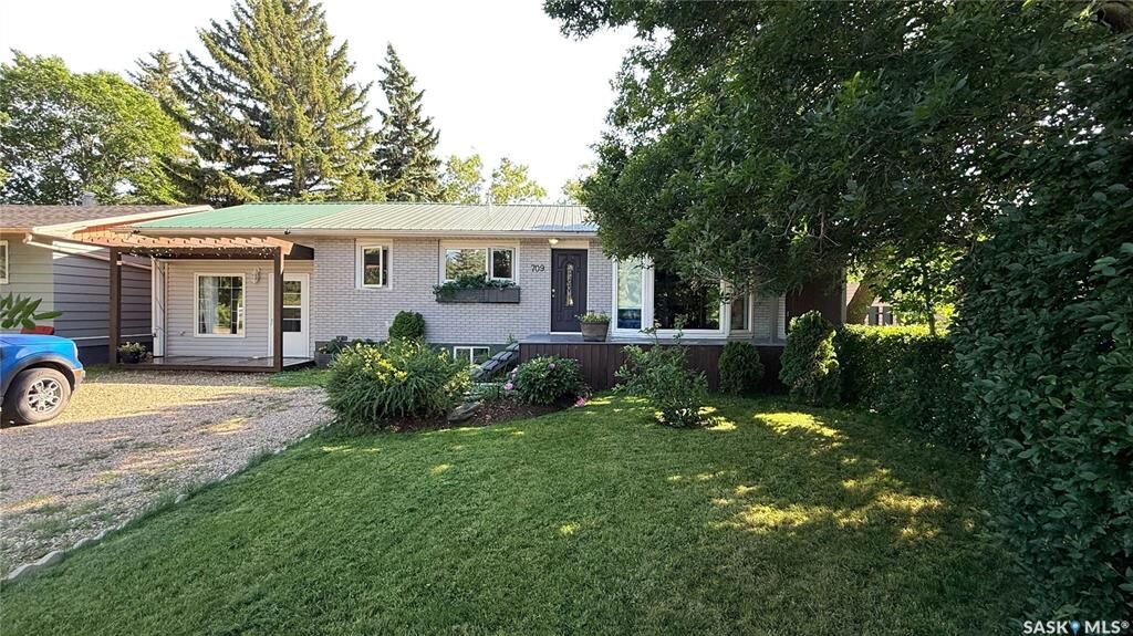 Property Photo:  709 Prospect Avenue  SK S0C 2B0 