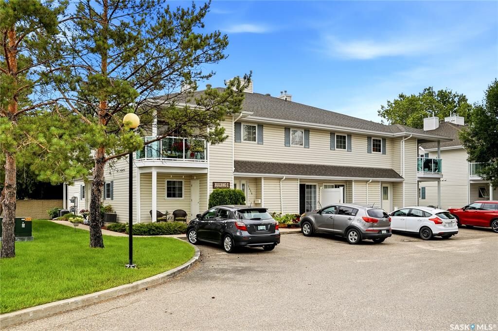 Property Photo:  5464 Rochdale Boulevard  SK S4X 4P1 