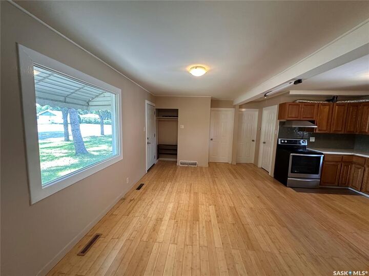 Property Photo: 1106 10th Avenue E SK S4N 0J2