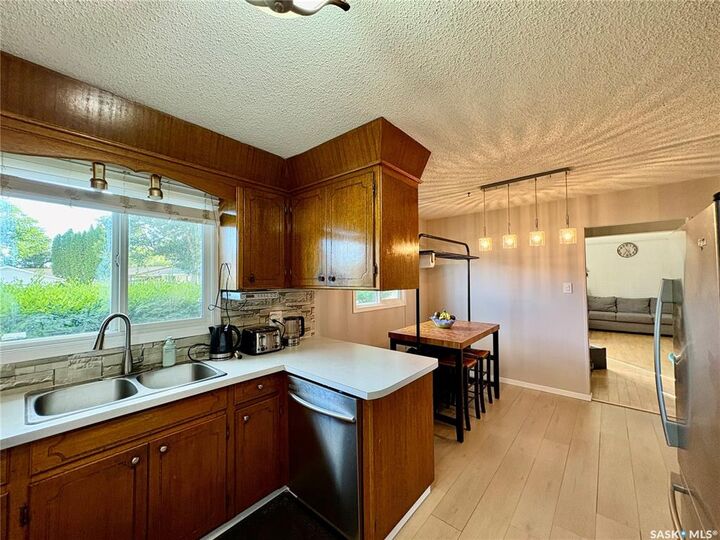 Property Photo: 10 Mackie Crescent SK S7L 3V3