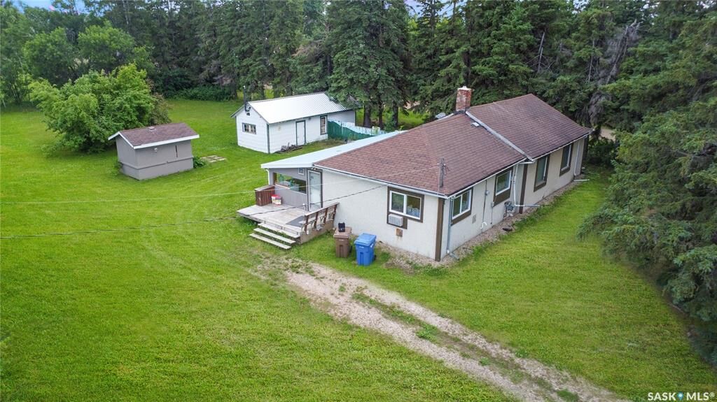 Property Photo: 400 4th Street SK S0E 1P0
