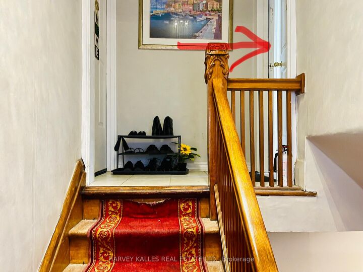 Property Photo: 218 Heath Street W 2nd Flr Unit B ON M5P 1N7