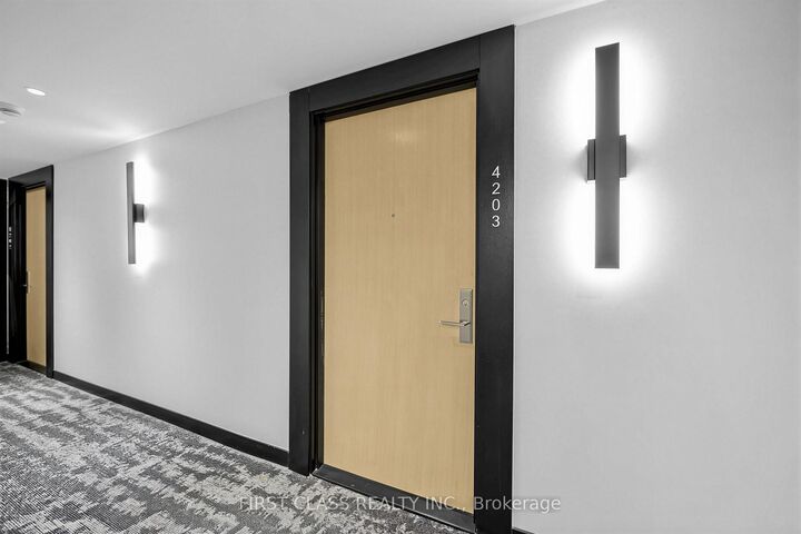 Property Photo: 395 Bloor Street E 4203 ON M4W 0B4