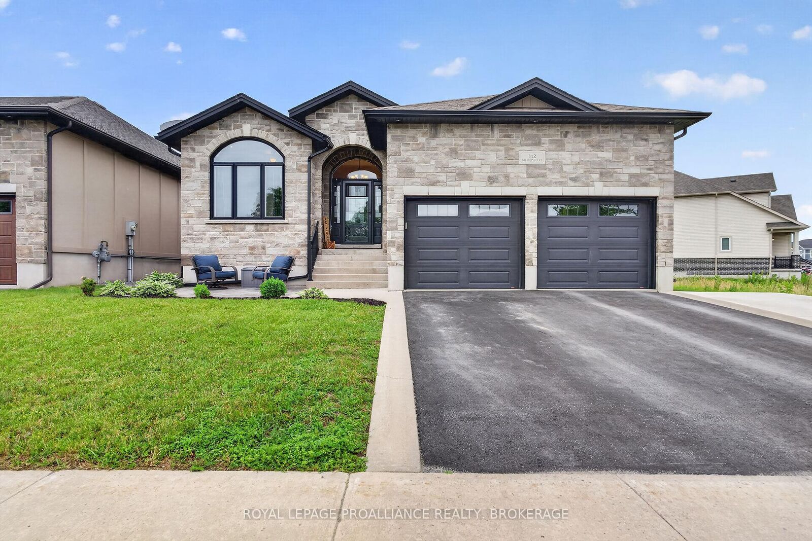 Property Photo: 142 Gildersleeve Boulevard ON K0H 1G0