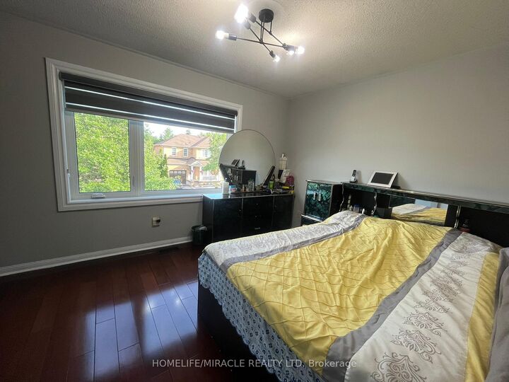 Property Photo: 29 Hummingbird Drive ON M1X 1W8