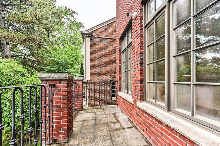 Property Photo: 5 Westgrove Crescent ON M5N 2S7