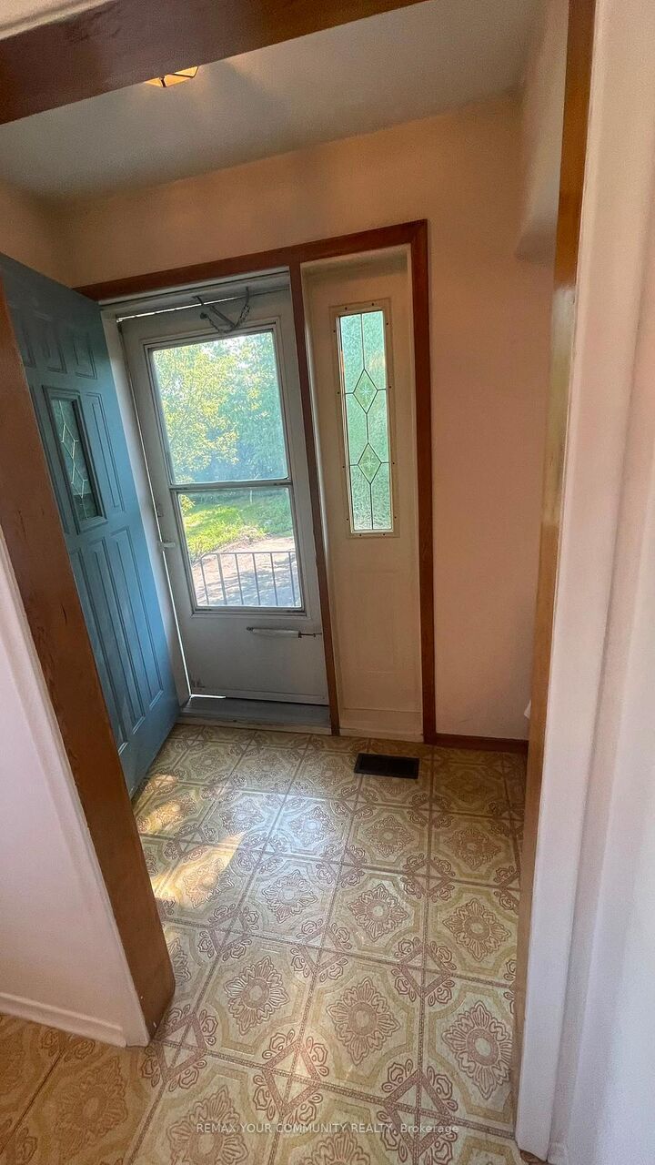 Property Photo:  163 Durham Street  ON L1J 5R1 