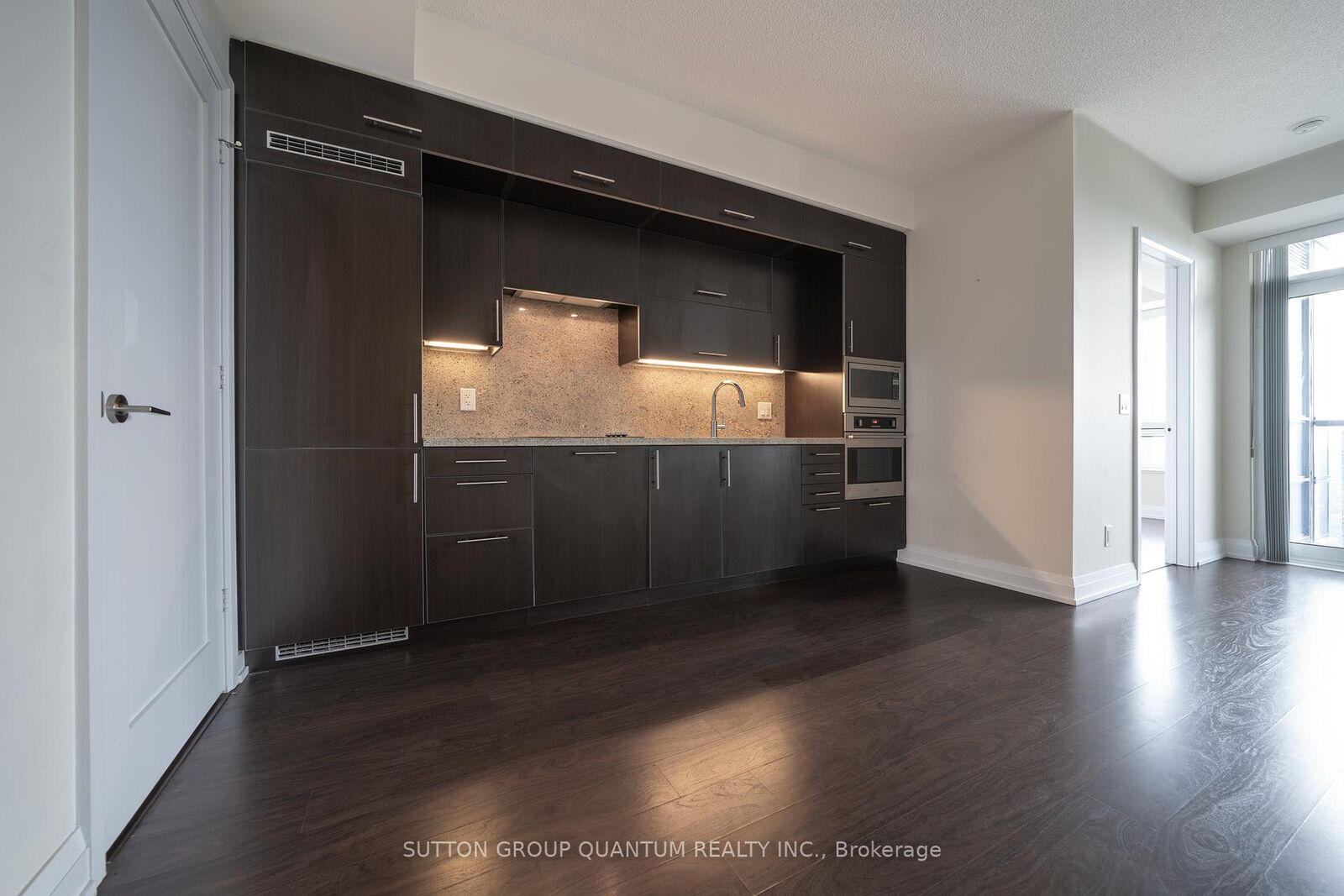 Property Photo:  5 Sheppard Avenue E 2418  ON M2N 0G4 