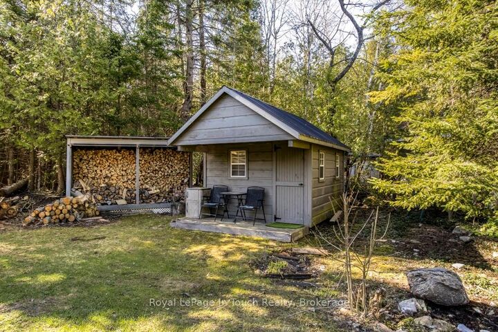 Property Photo: 31 Earldom Boulevard ON L0K 1R0