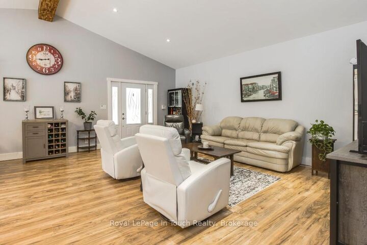 Property Photo: 31 Earldom Boulevard ON L0K 1R0