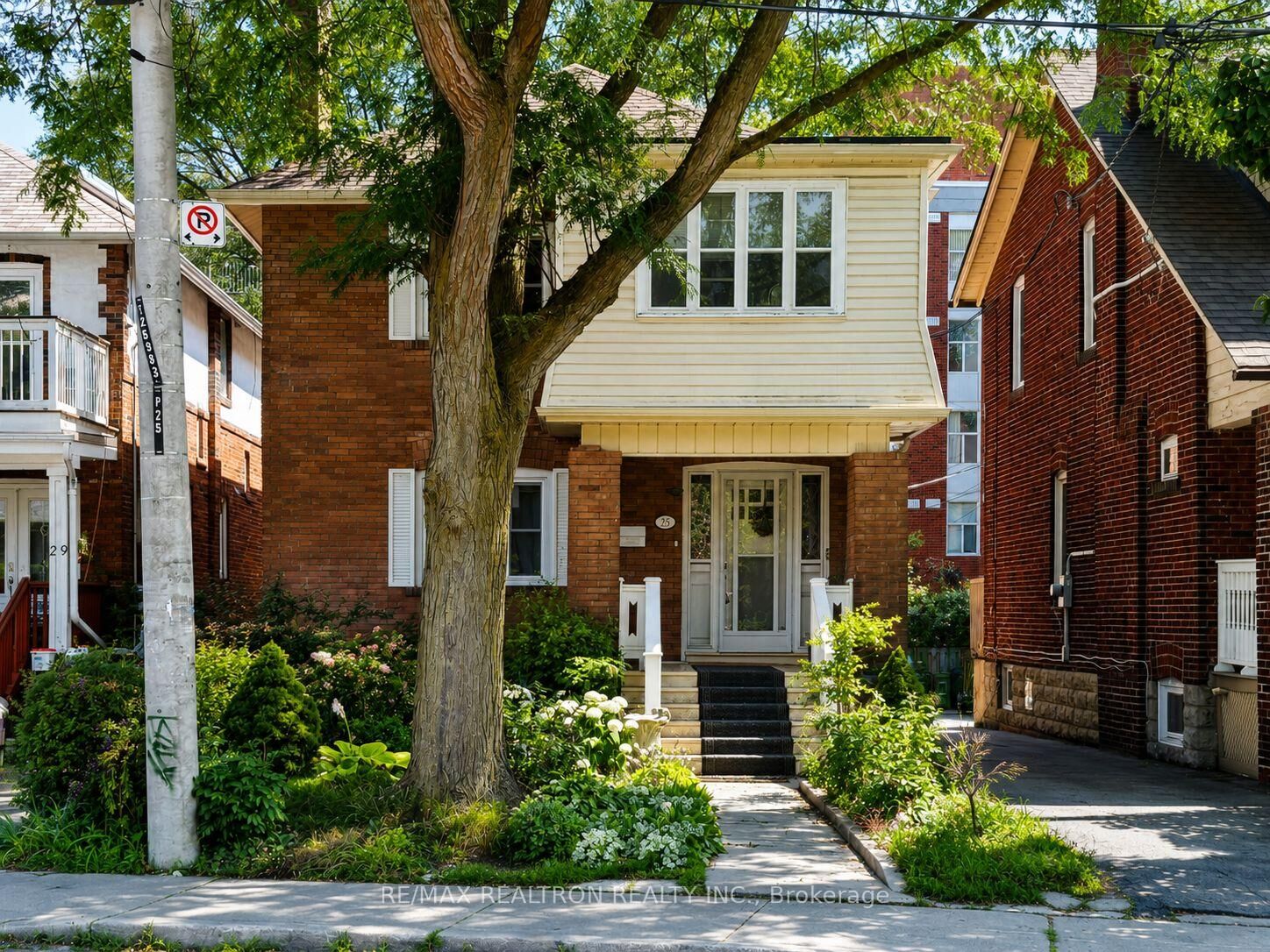 Property Photo: 25 Ranleigh Avenue B ON M4N 1X2