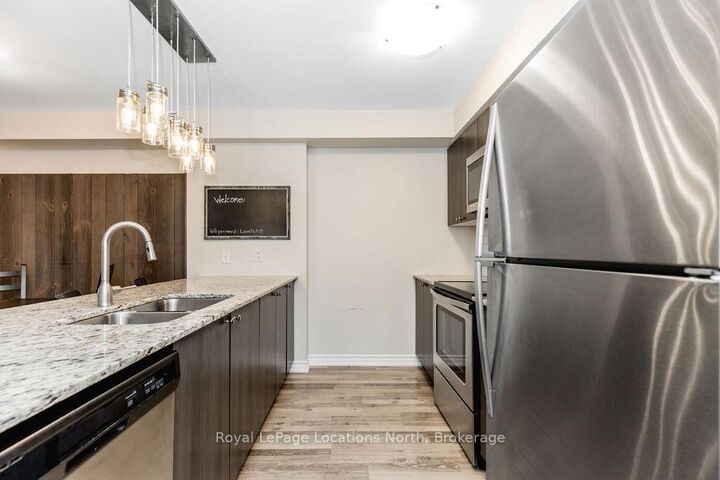 Photo de la propriété:  4 Cove Court 104  ON L9Y 0Y6 