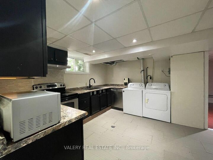 Property Photo:  73 Hickling Trail 2  ON L4M 5S7 