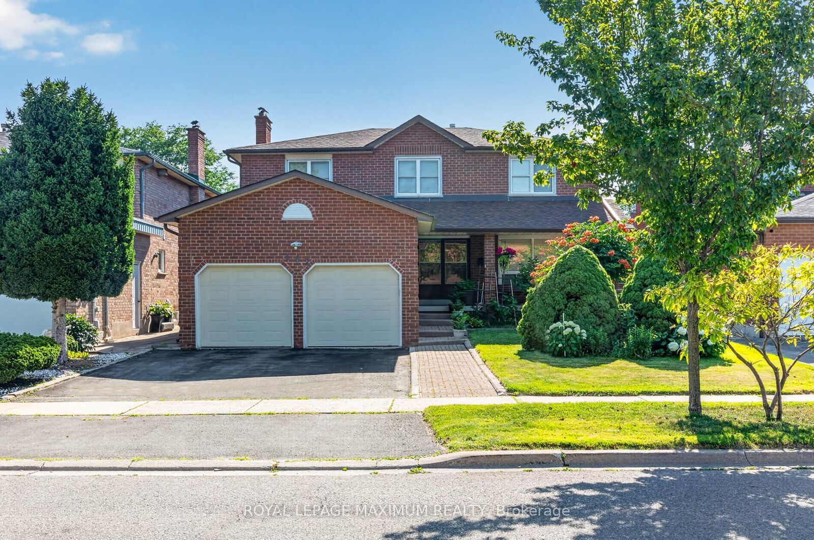 Property Photo: 162 Wigwoss Drive ON L4L 2R2
