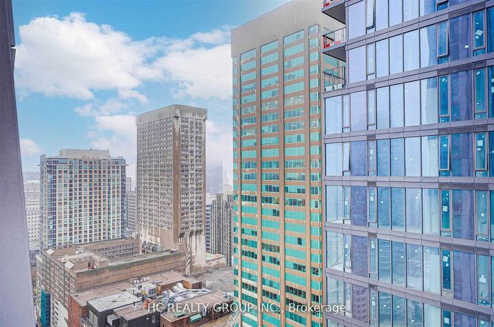 Property Photo:  1 Yorkville Avenue 2701  ON M4W 0B1 