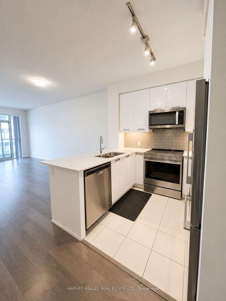 Property Photo: 65 Watergarden Drive 1310 ON L5R 0G9