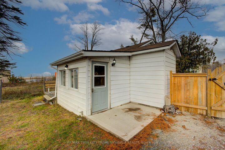 Property Photo: 16 Zoo Park Road ON L9Z 2L8