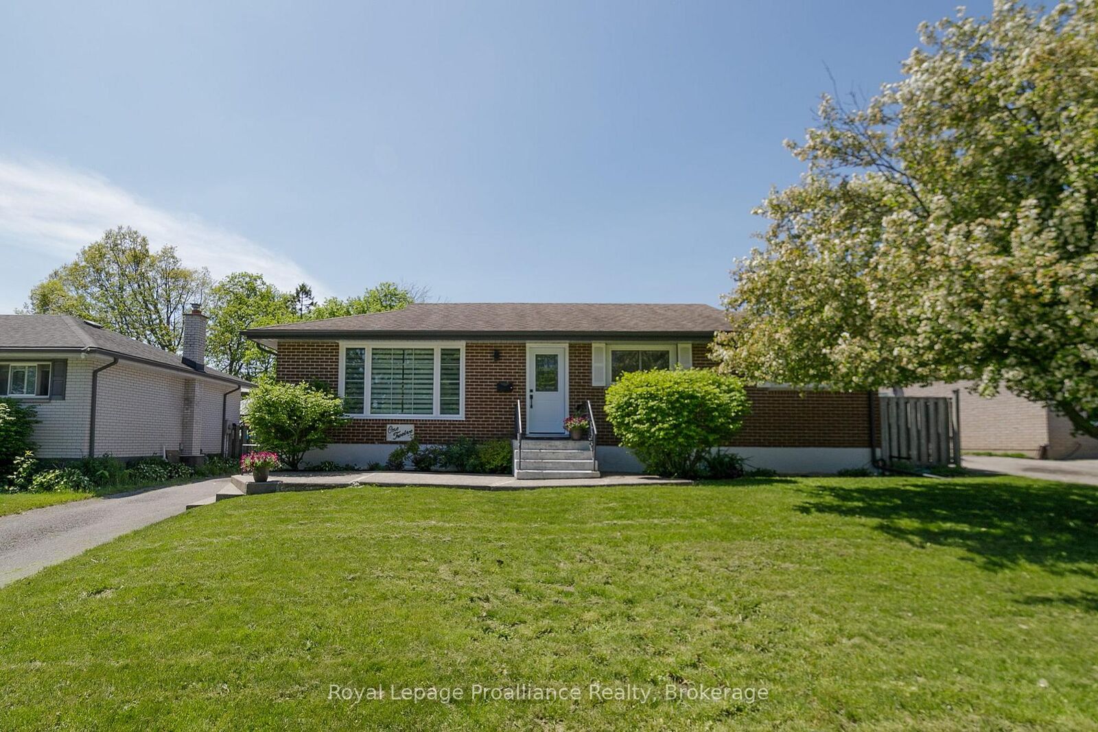 Property Photo: 112 Prospect Hill ON K8V 2V3