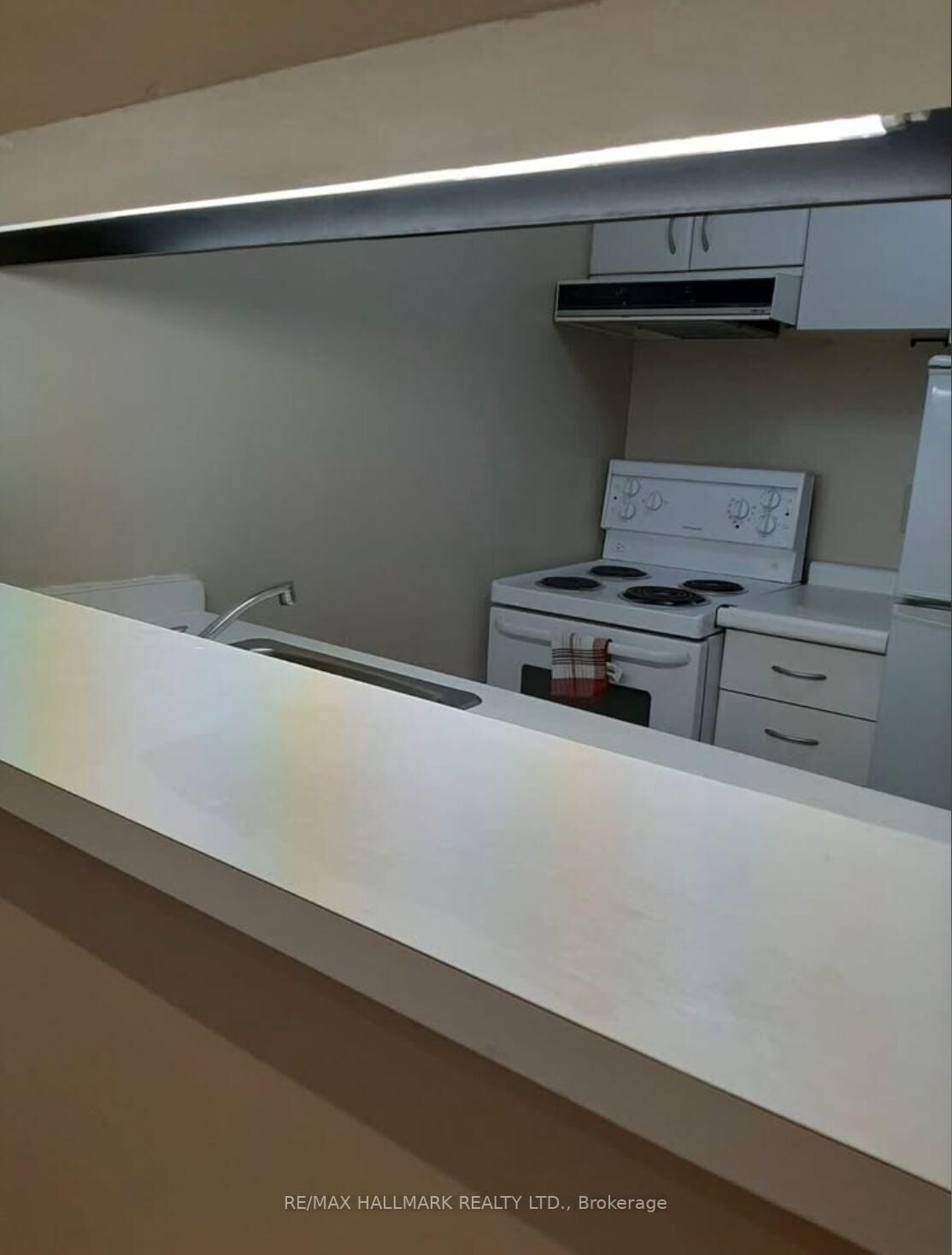 Property Photo:  711 Bay Street 821  ON M5G 2J8 
